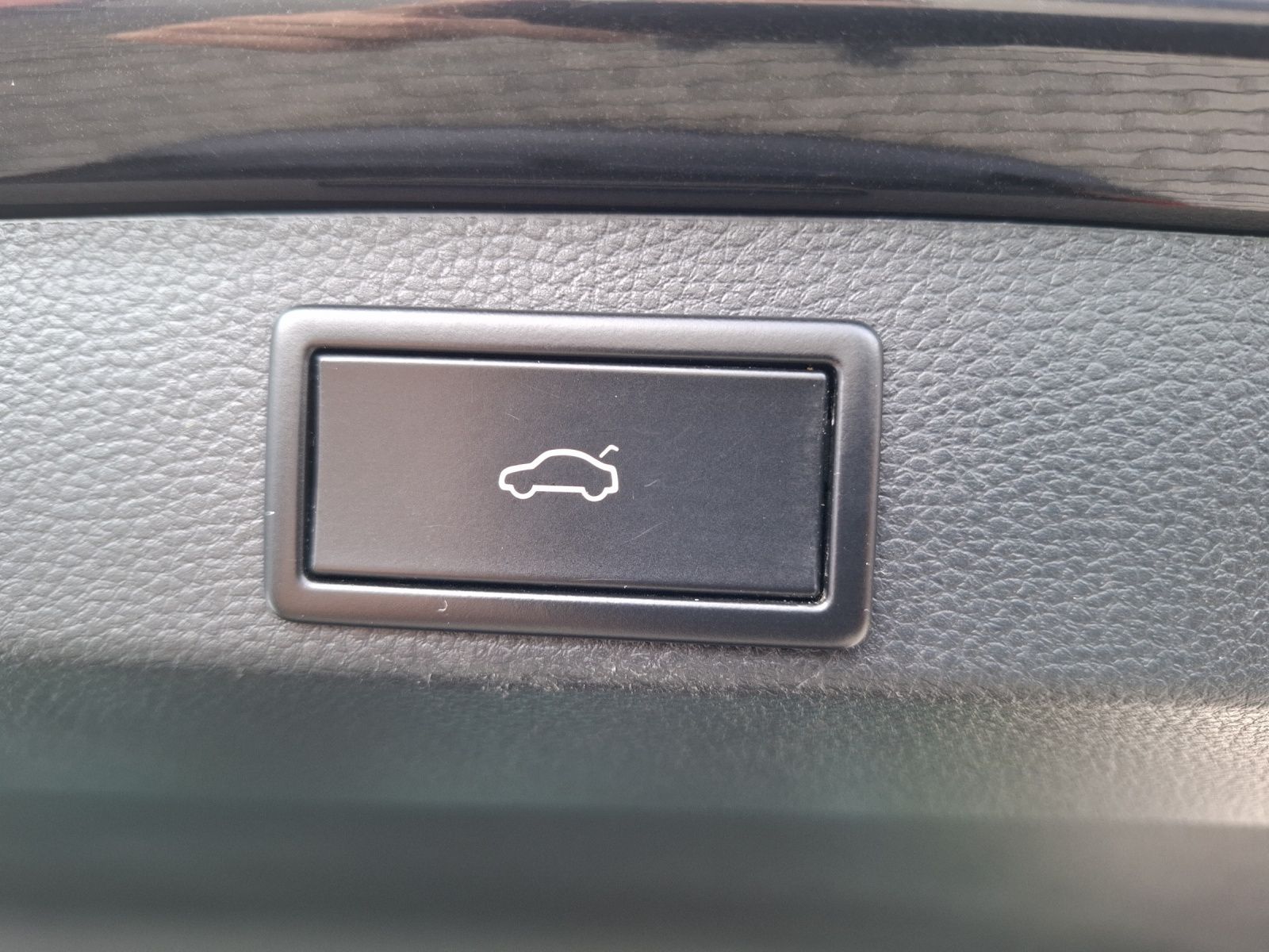 Fahrzeugabbildung SKODA Karoq TSI Drive-125 DSG LED Navi AID ACC RFK SH