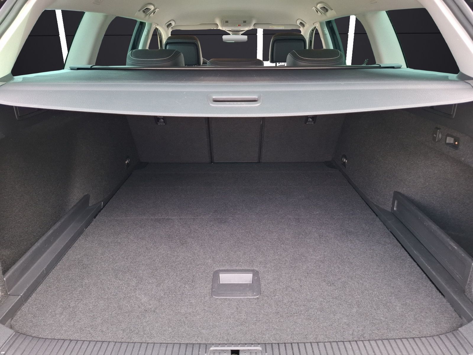 Fahrzeugabbildung Volkswagen Passat Variant TDI Elegance DSG Matrix AHK Navi