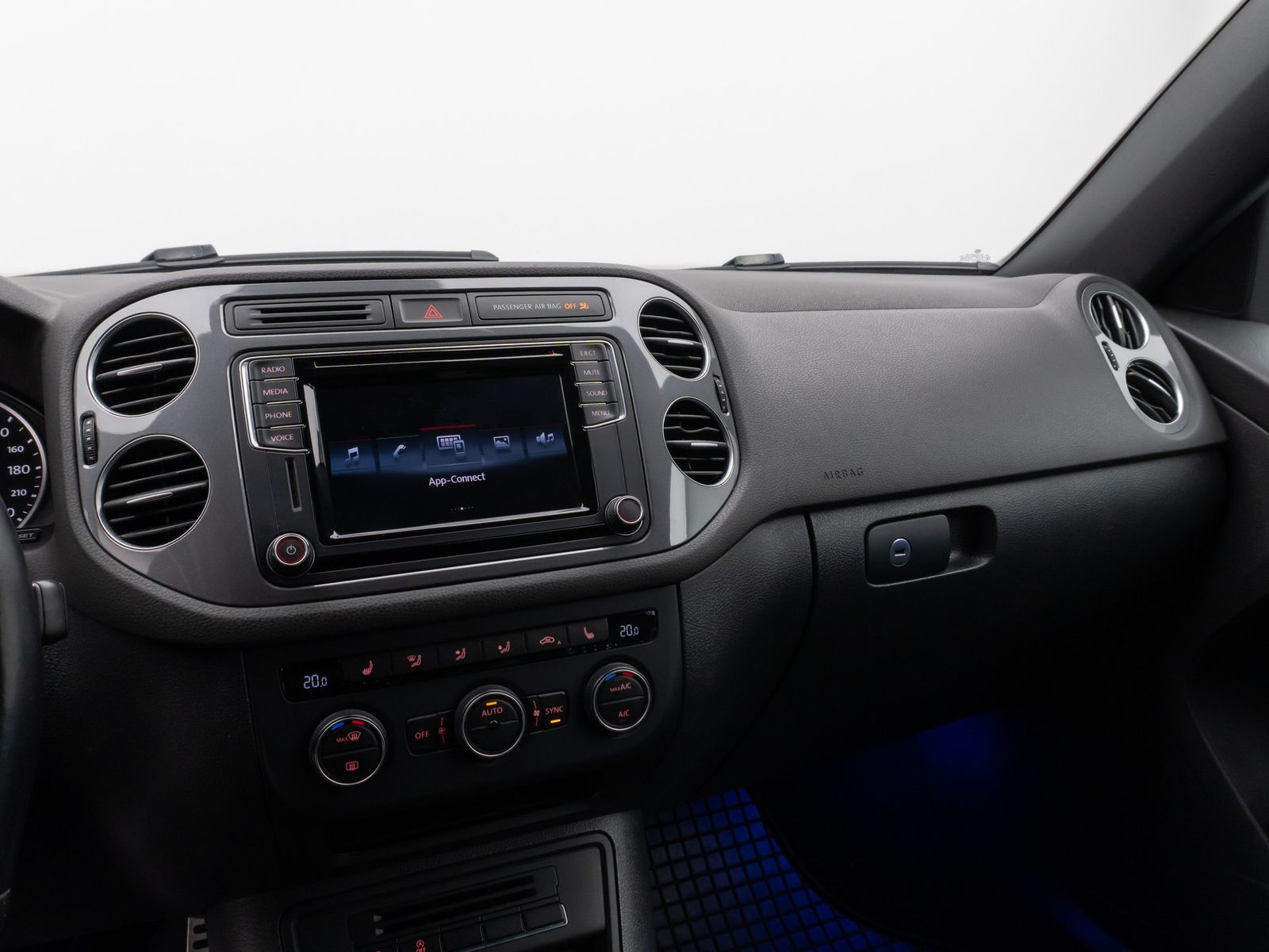 Fahrzeugabbildung Volkswagen Tiguan R-Line Xenon DAB Sitzhzg. AHK 8FACH