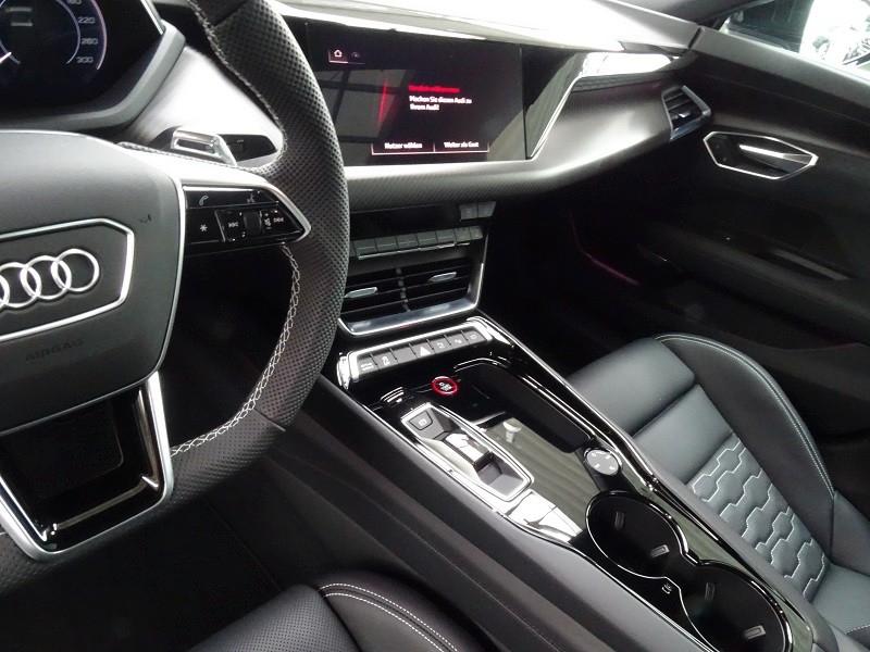 Audi e-tron GT 350 quattro / Audi exclusive