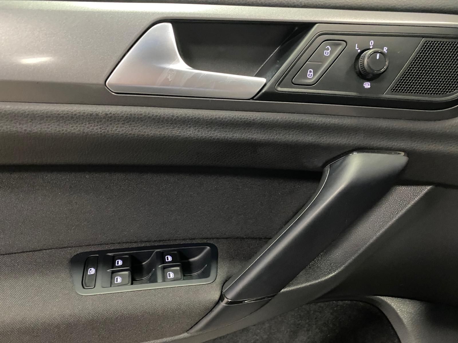 Fahrzeugabbildung Volkswagen Golf VII SPORTSVAN 1.2 TSI+ACC+SITZHEIZ+GARANTIE