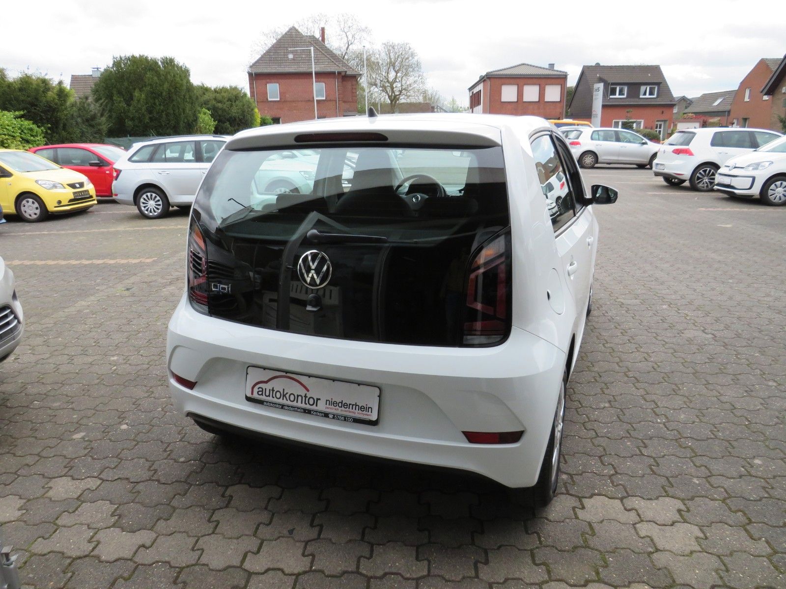 Fahrzeugabbildung Volkswagen up! 4T SITZH. NEBEL MAPS&MORE DAB NOTBREMS.1.H