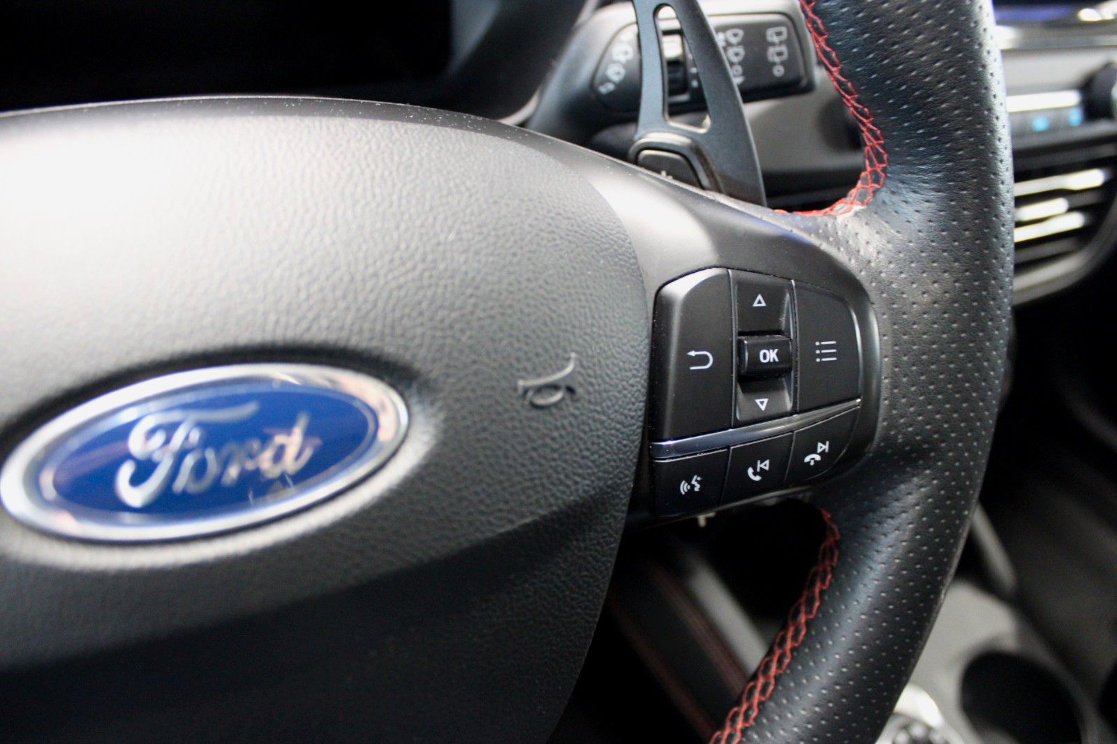 Fahrzeugabbildung Ford Focus ST-Line X Aut. LED PANO CAM ACC WinterPak.