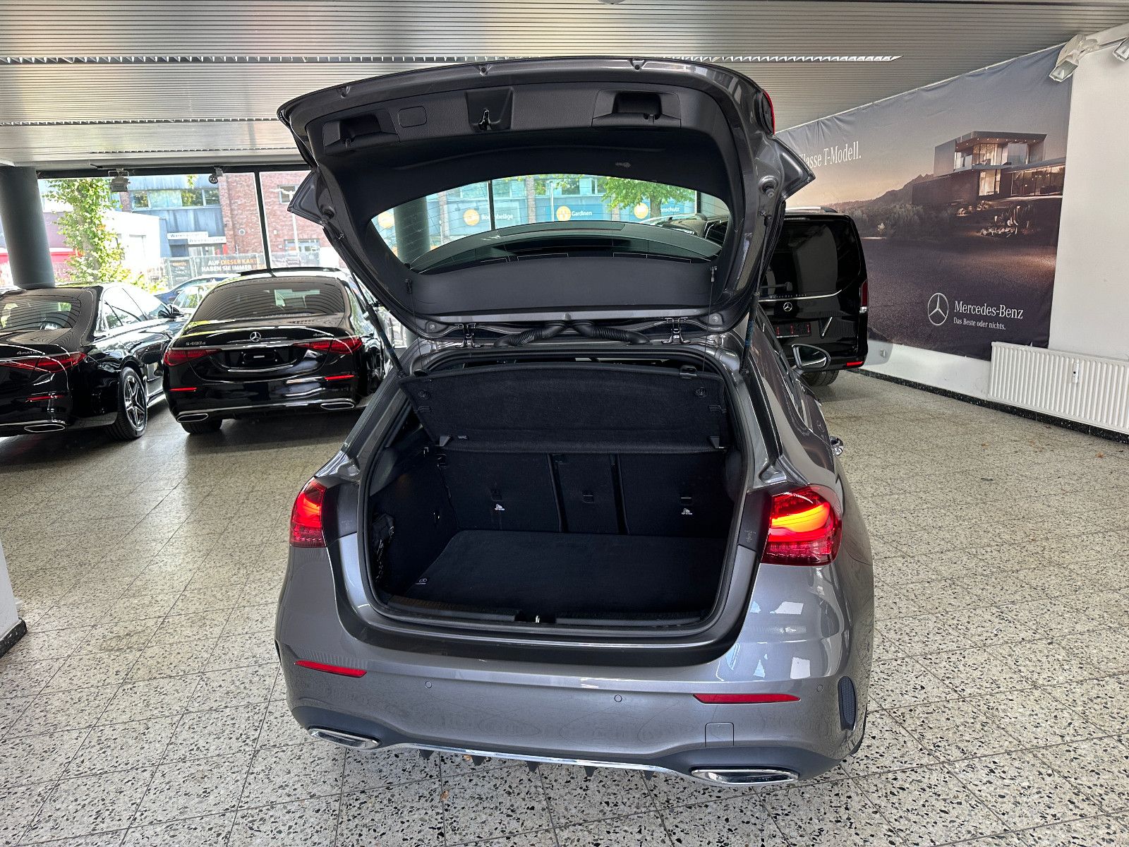 Mercedes-Benz A 180 AMG Line NAV LED PTS SHZ KEYLESS KAMERA 1H foto 8