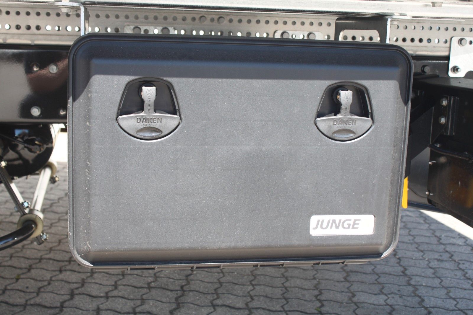 Fahrzeugabbildung Iveco EuroCargo ML80E21/P Gerüstbaupritsche