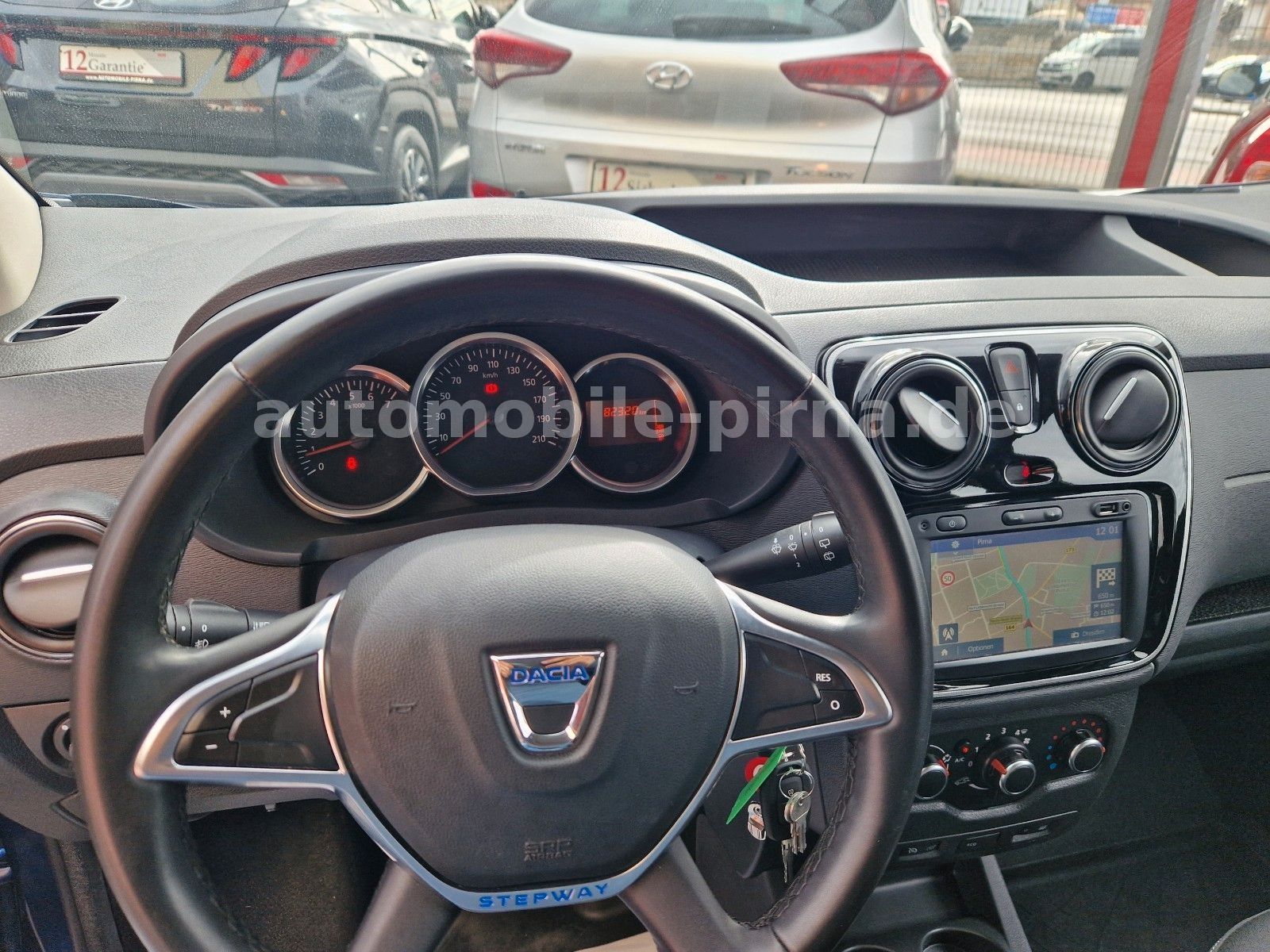 Dokker Stepway Celebration TCe 115 NAVI/SHZ/AHK