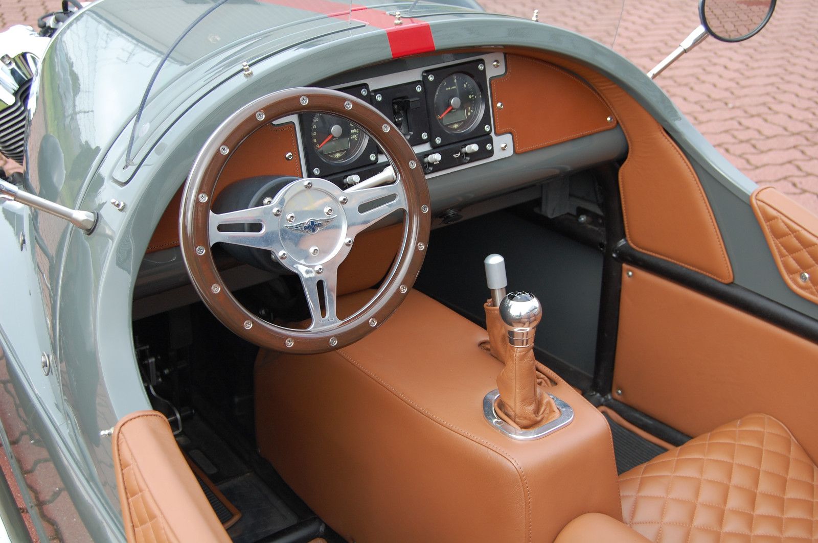 Fahrzeugabbildung Morgan 3 Wheeler Langversion bis 1,98m 1 von10 weltweit