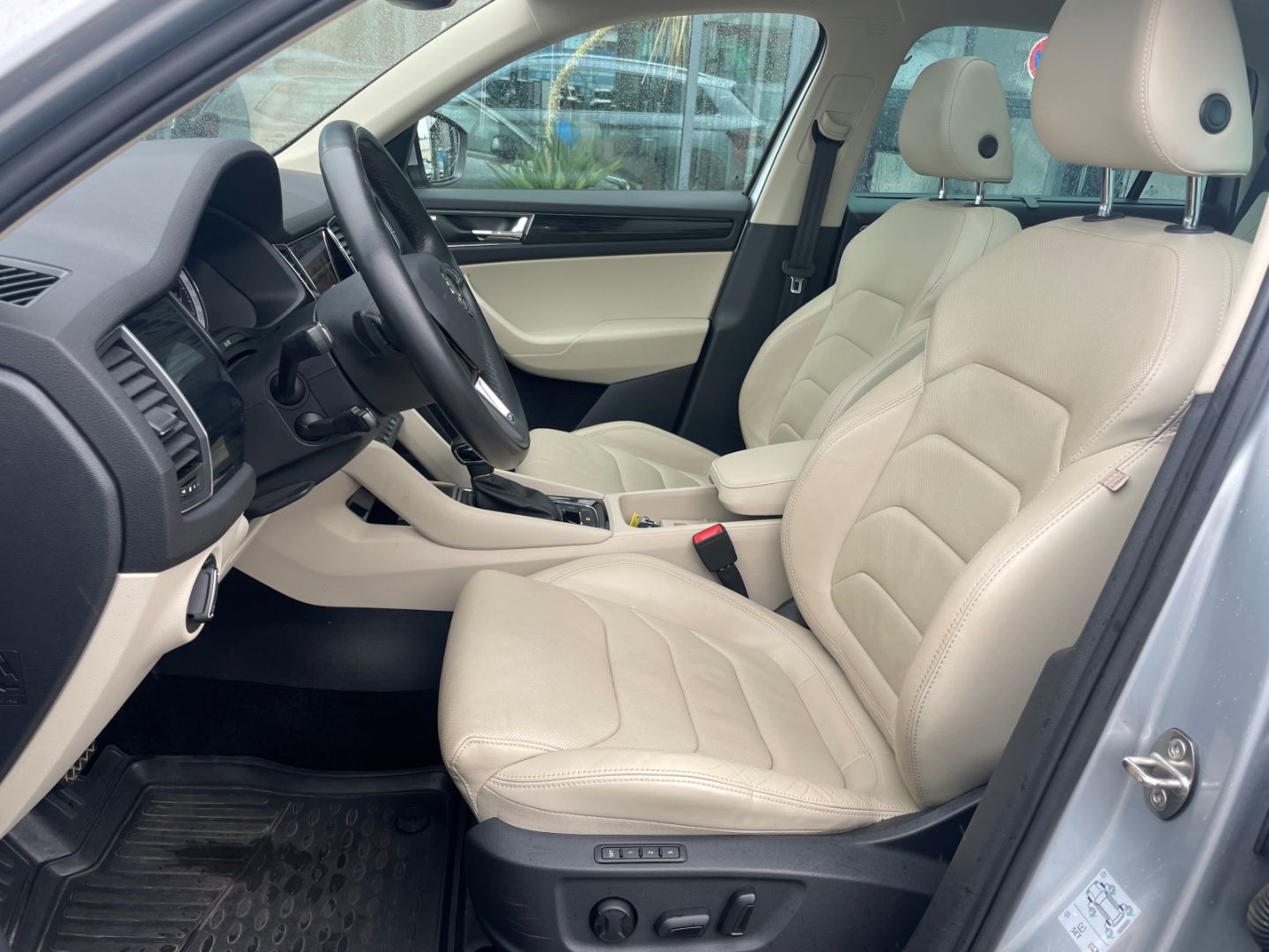 Fahrzeugabbildung SKODA Kodiaq Style 4x4 7-Sitzer Memory Sitzheiz&klima