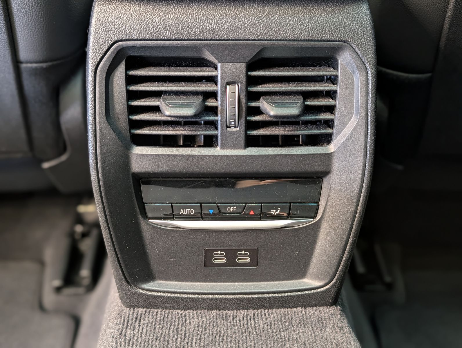 Fahrzeugabbildung BMW 320 e xDrive Sport Line Schadow Pano Laser Navi