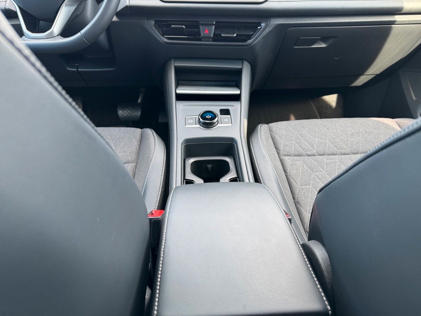 Fahrzeugabbildung Volkswagen Tiguan 1.5 eTSI Life