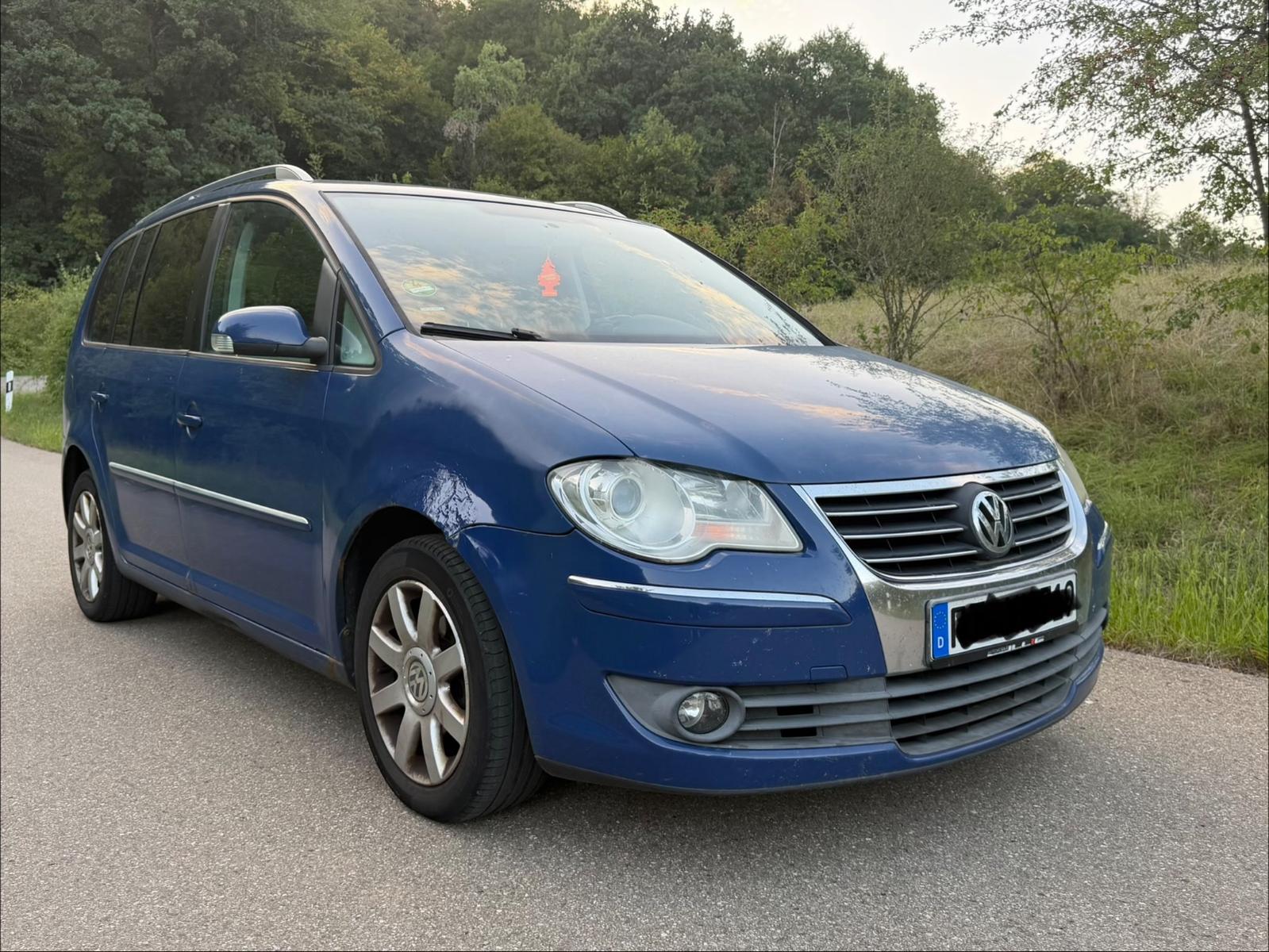 Volkswagen Touran 2.0 TDI Highline / Navi / PDC / 7 Sitzer