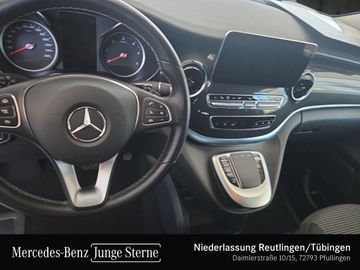 Mercedes V 220 - 12