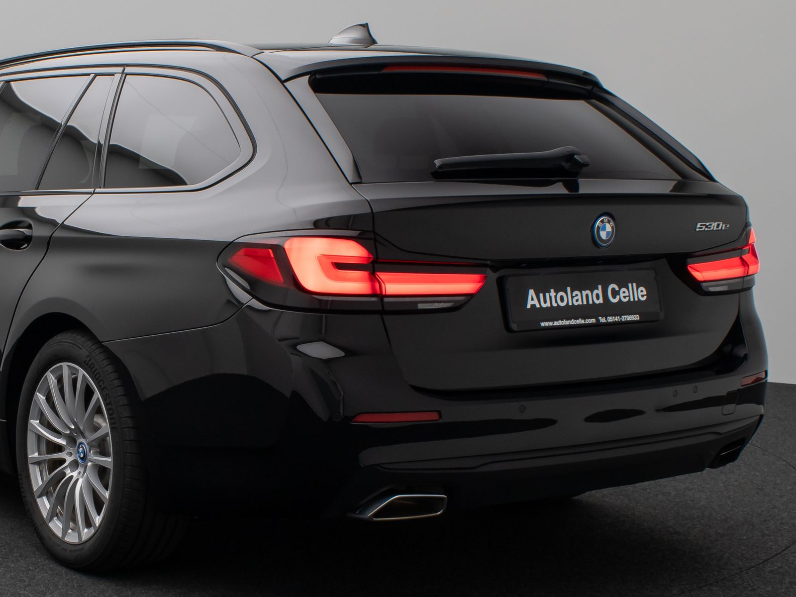 Fahrzeugabbildung BMW 530e Panorama DAB HiFi CockPitPro Alarm PDC LED