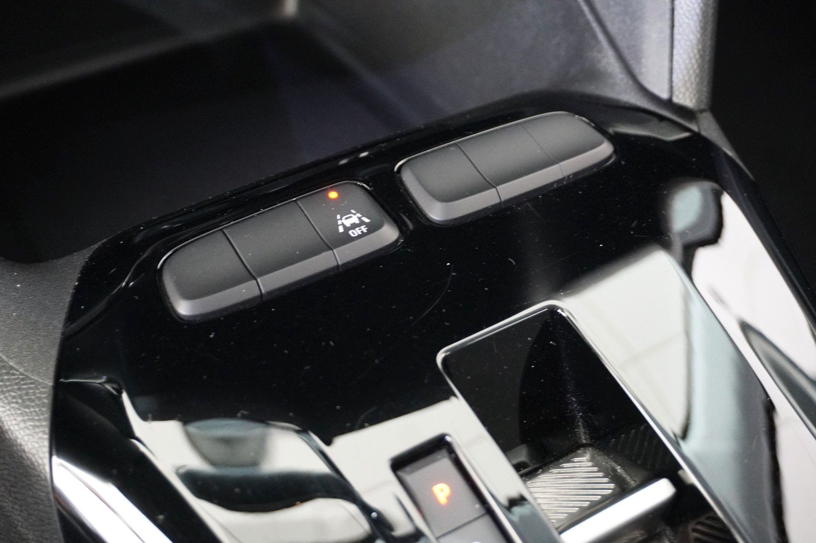Fahrzeugabbildung Opel Corsa-e F EDITION 7KW NAVI/VIRT/DAB/TEMP/WÄRMEP