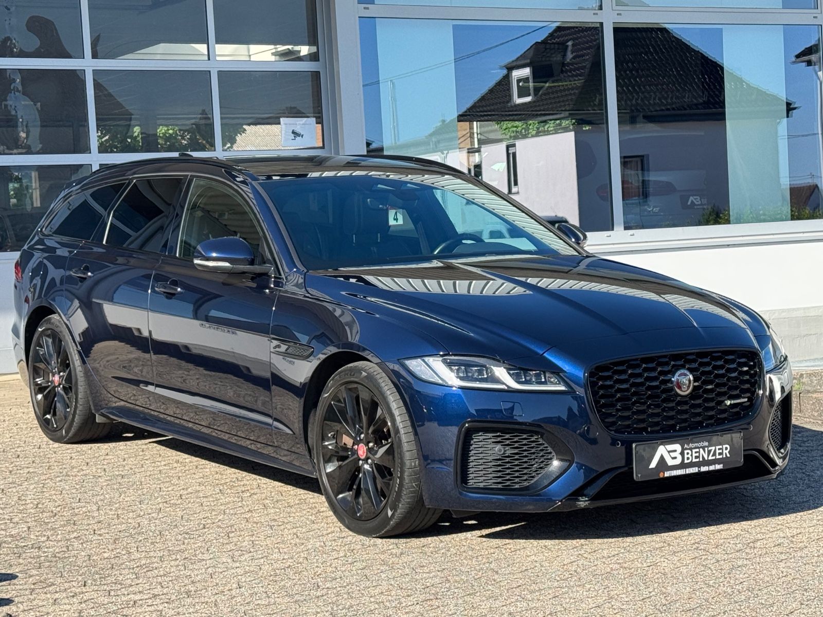 Fahrzeugabbildung Jaguar XF Sportbrake R-Dynamic SE AWD/PANO/KAM/MERIDIAN