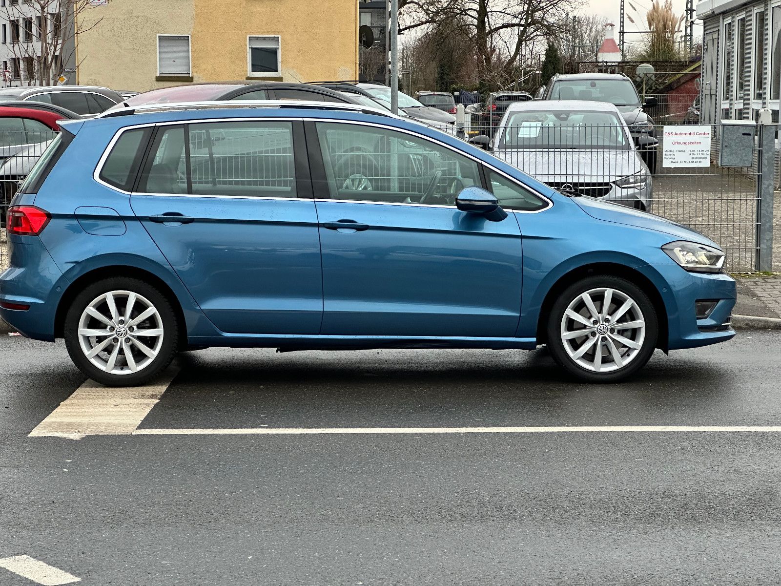 Fahrzeugabbildung Volkswagen GOLF SPORTSVAN VII HIGHLINE BMT*AHK+PANO+AUTOM.*
