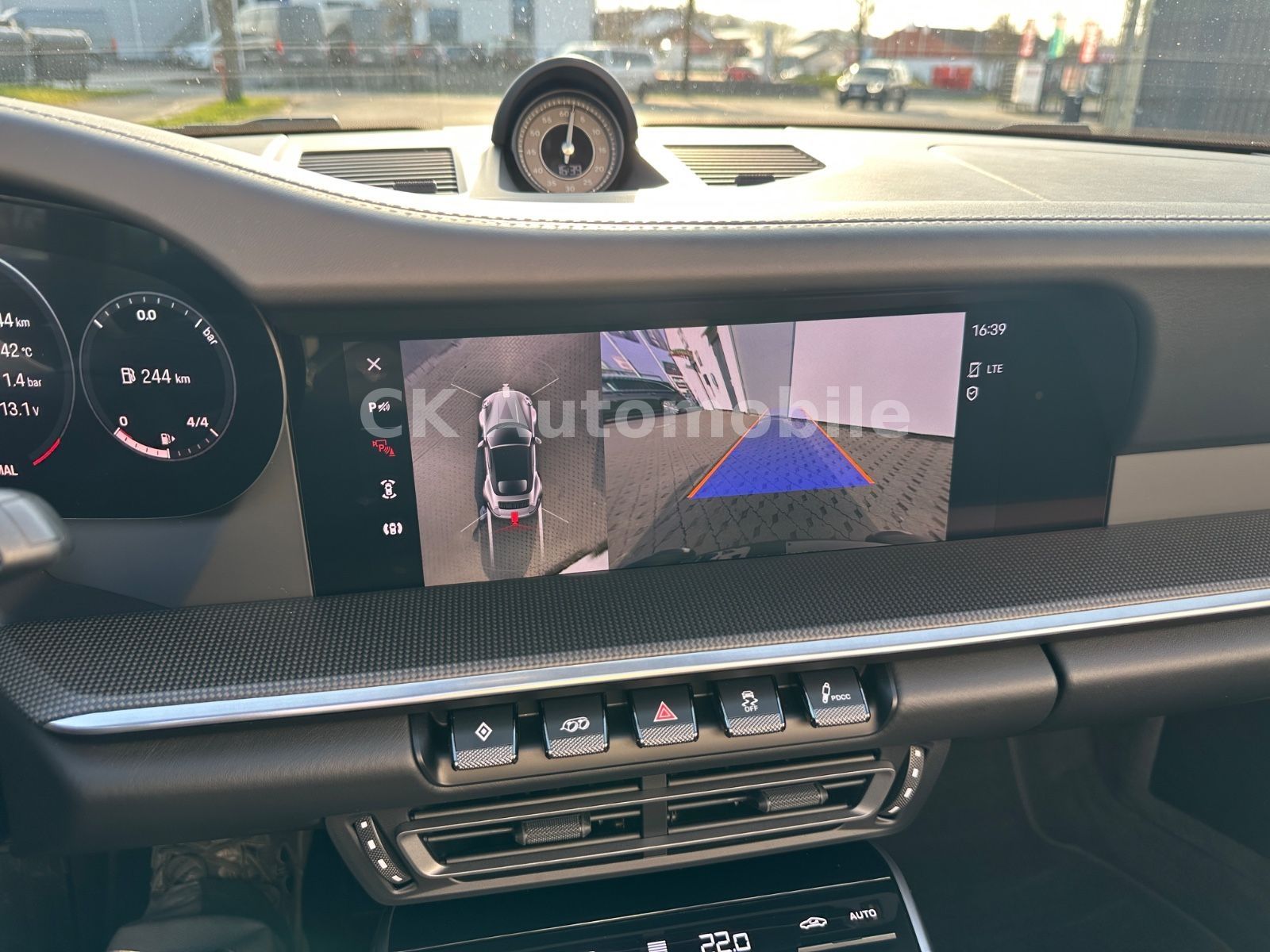 Fahrzeugabbildung Porsche 911 Turbo S Cabriolet Sport-Chrono/360°/ACC/LED