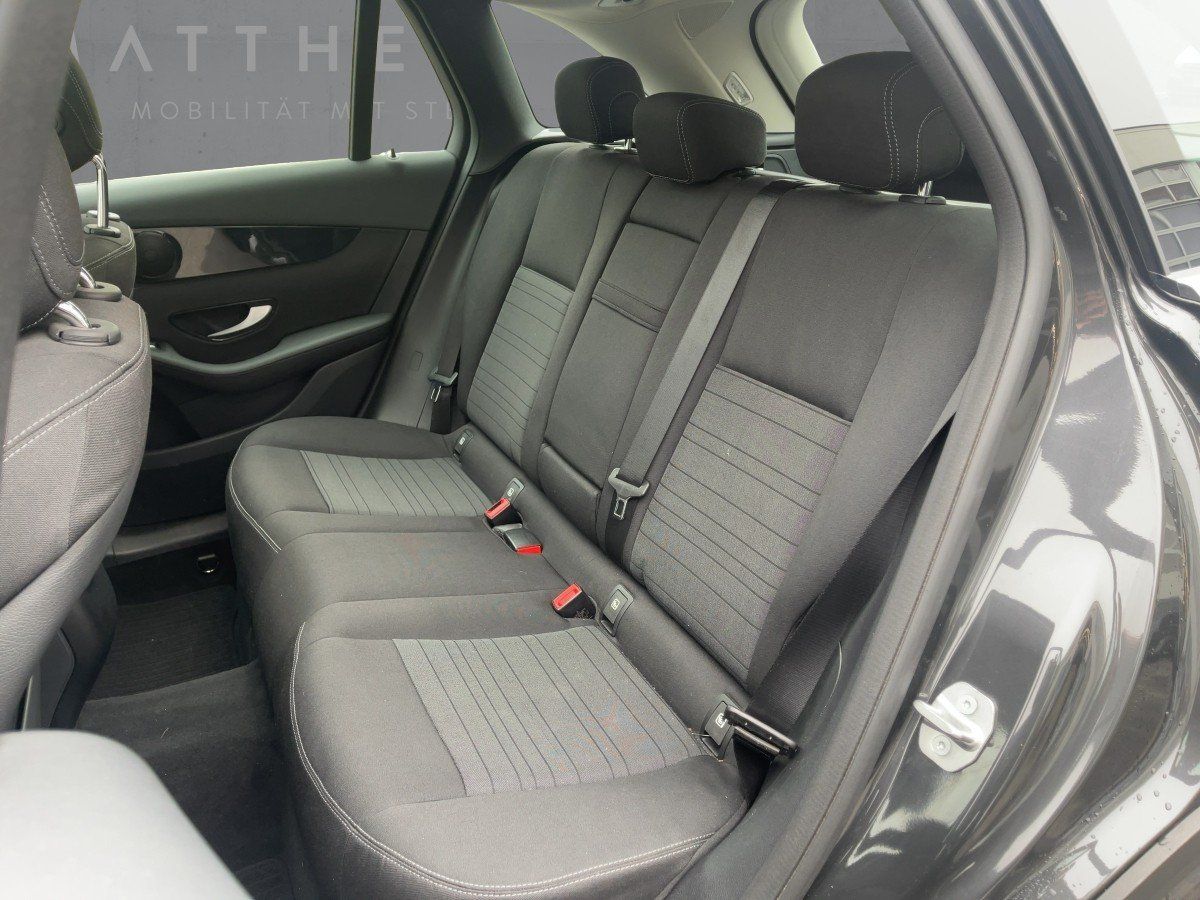 Fahrzeugabbildung Mercedes-Benz GLC 200 4M LED/Pano/Kamera/AHK