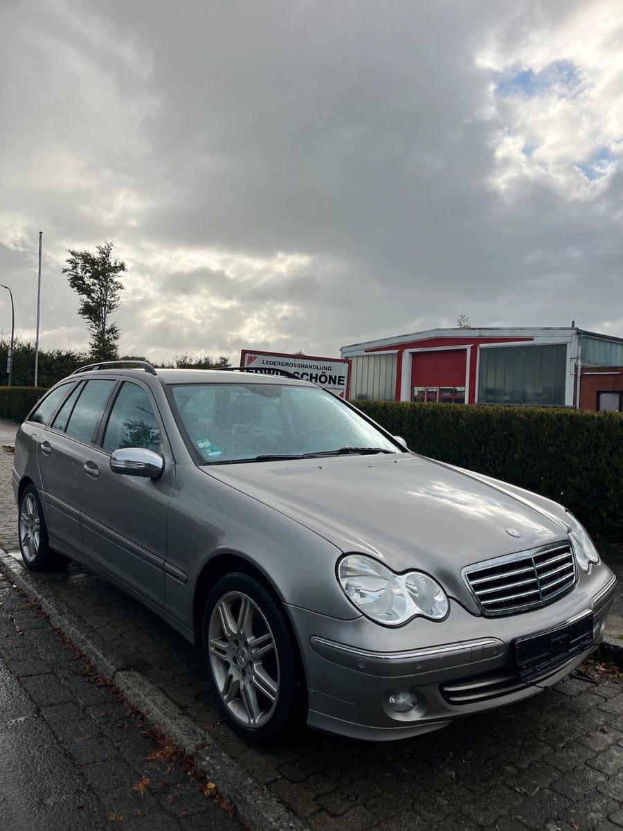 Mercedes-Benz C230 2004 — interior