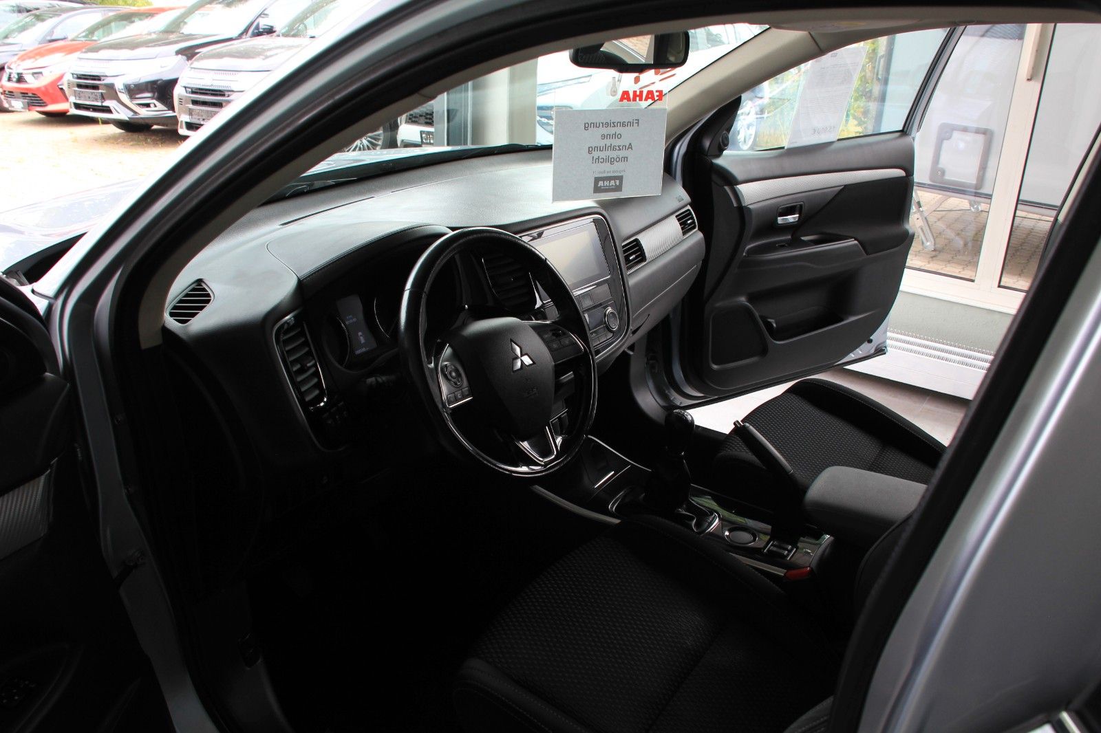 Fahrzeugabbildung Mitsubishi Outlander Edition 100 2WD