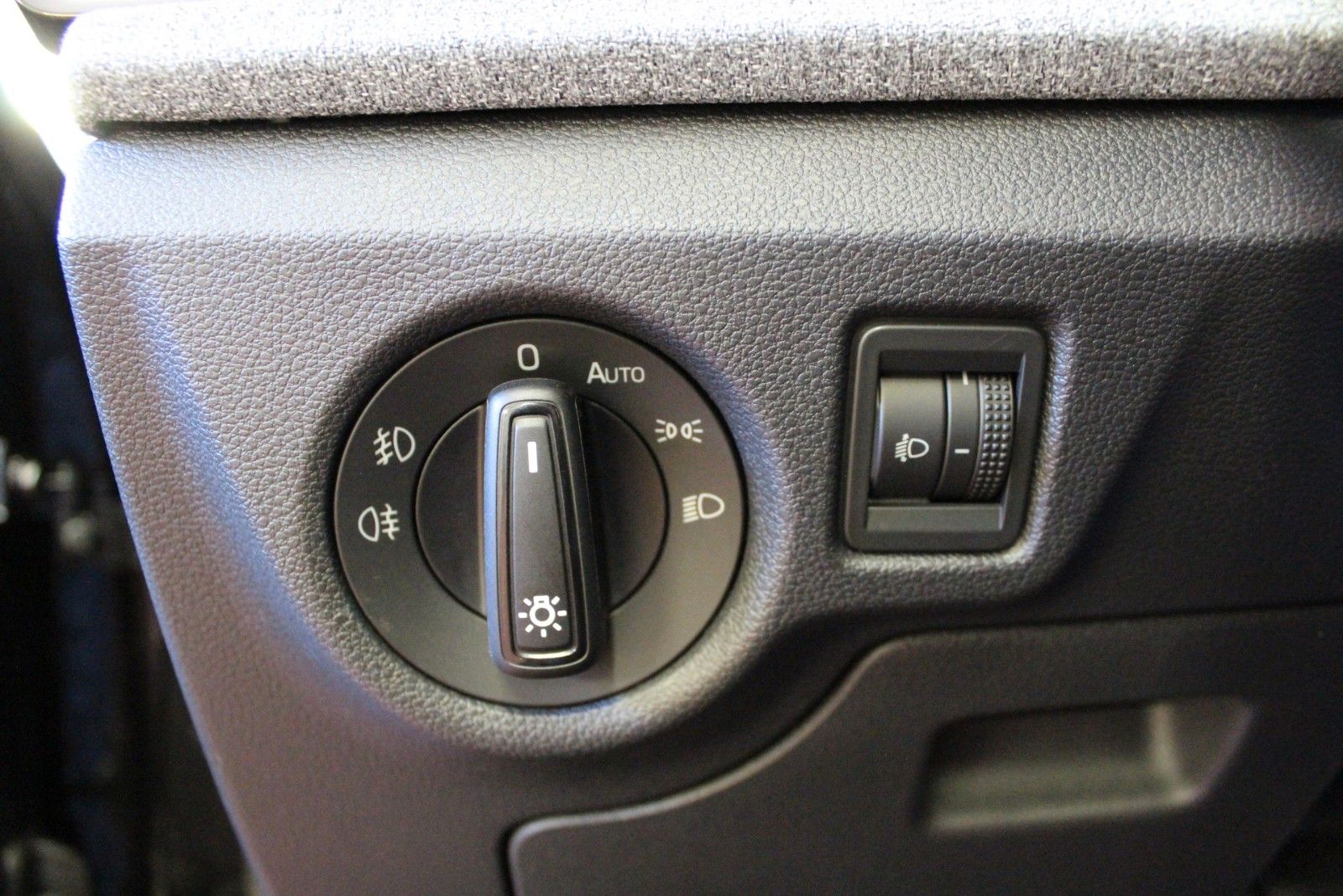 Fahrzeugabbildung SKODA Kamiq 1.0 TSI 85kW Selection *AHK schwenkbar*