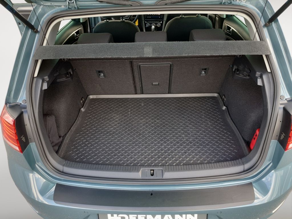 Fahrzeugabbildung Volkswagen Golf 1.5 TSI ACT DSG IQ.DRIVE SH,ACC,PDC,FSH