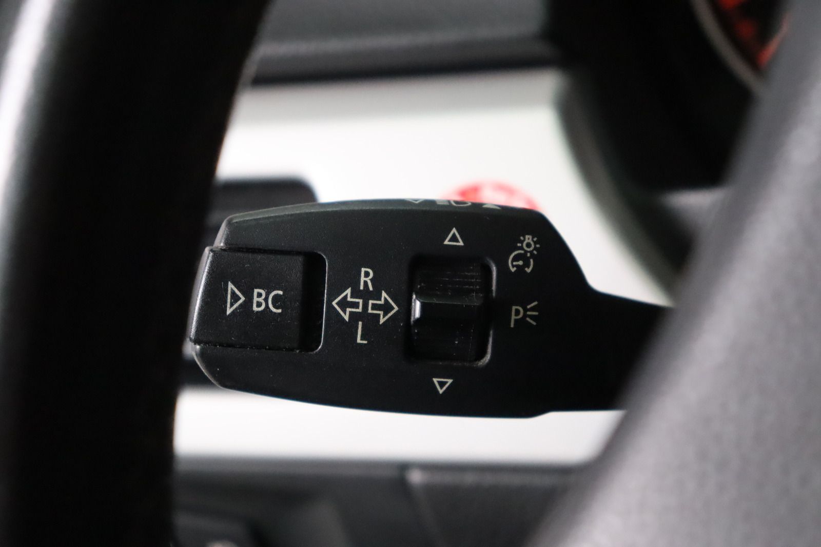 Fahrzeugabbildung BMW 320i touring * Sitzhzg. * Navi