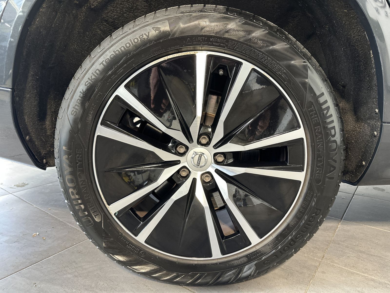 Fahrzeugabbildung Volvo XC90 R Design AWD 7-Sitzer NAV+LED+19ZO+ACC