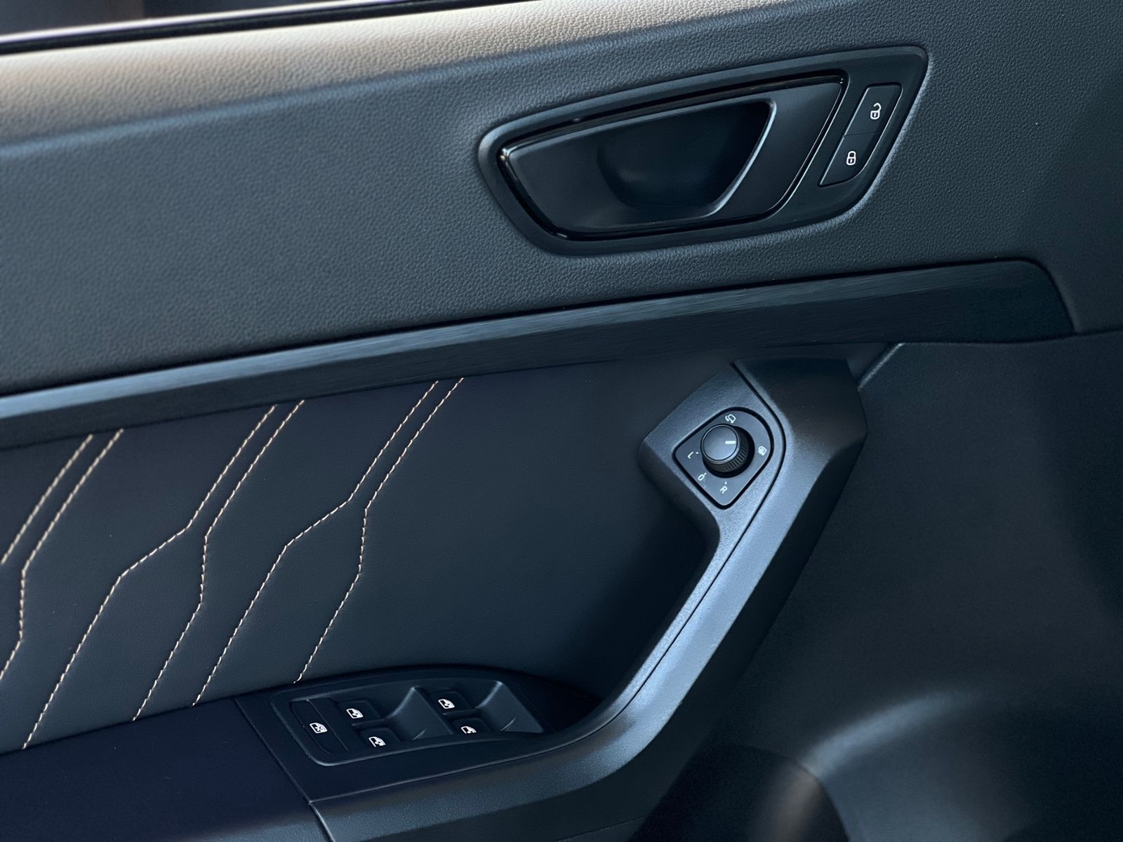 Fahrzeugabbildung CUPRA Ateca VZ 4Drive AHK NAV XL ACC LED SHZ 19"