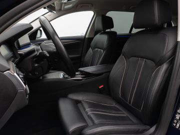 Fahrzeugabbildung BMW 520d xD Luxury Line Kamera HUD DAB HiFi DisplKey