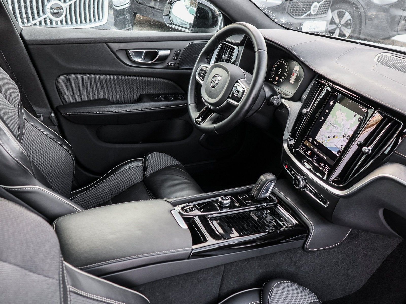 Volvo V60 T6 AWD R Design Recharge Plug-In Hybrid Navi imagem 3