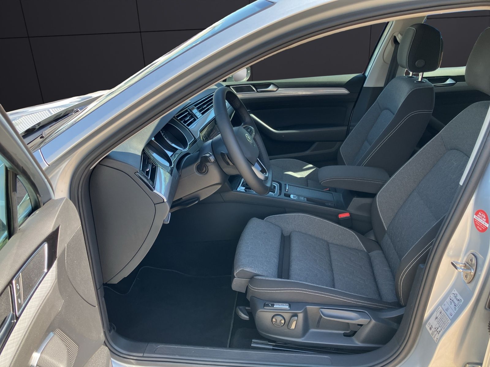 Fahrzeugabbildung Volkswagen Passat Variant TDI Business DSG LED Navi ACC RFK
