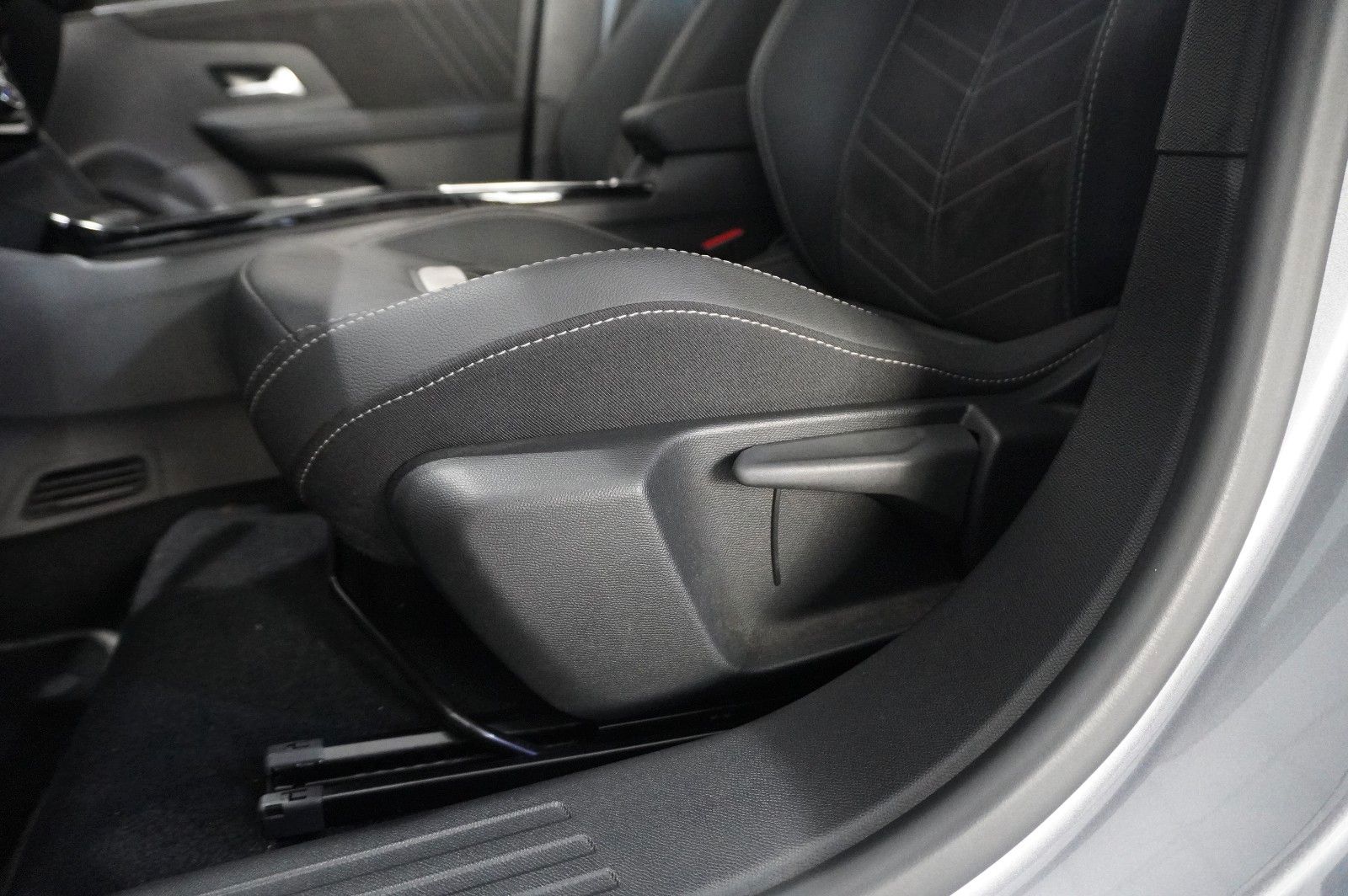 Fahrzeugabbildung Opel Mokka-e ULTIMATE 3-PHASIG NAVI/LED/KAMERA/DAB+