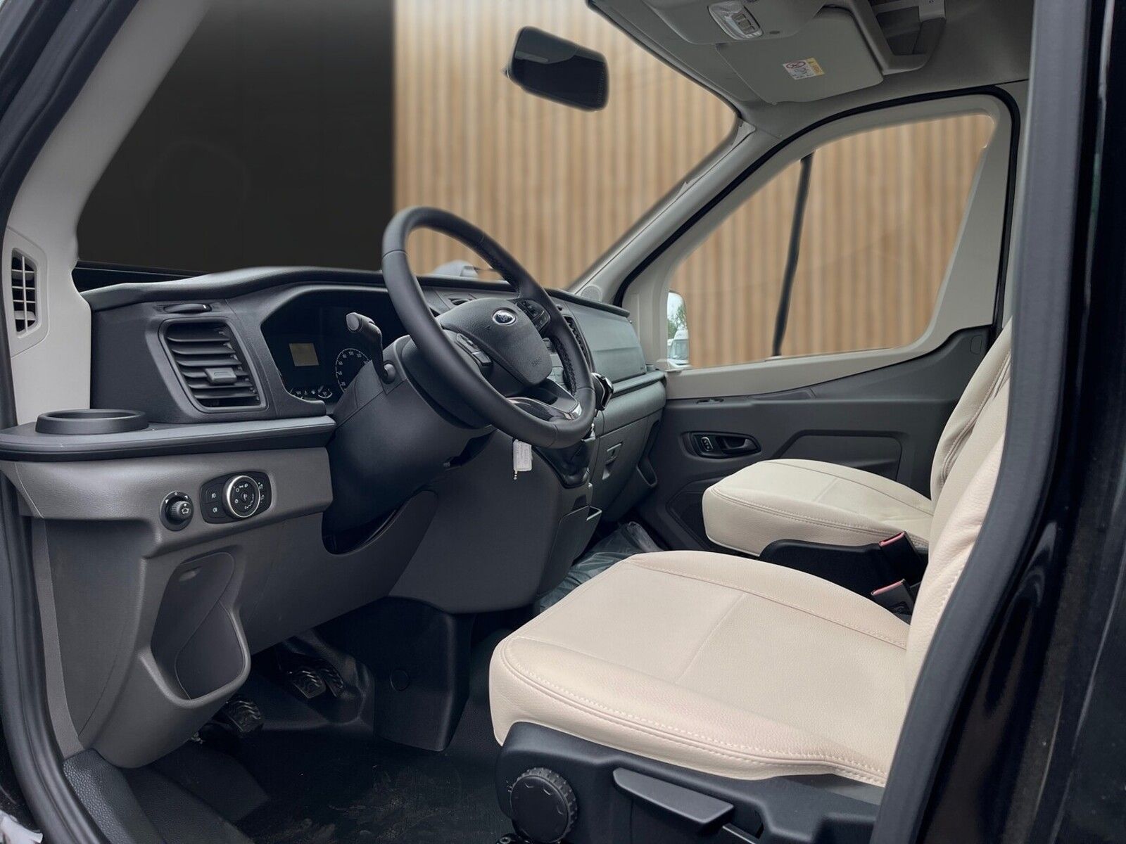 Fahrzeugabbildung Karmann Dexter 4x4 DE 570 AW AHK, 130 PS, Rückfahrkamera