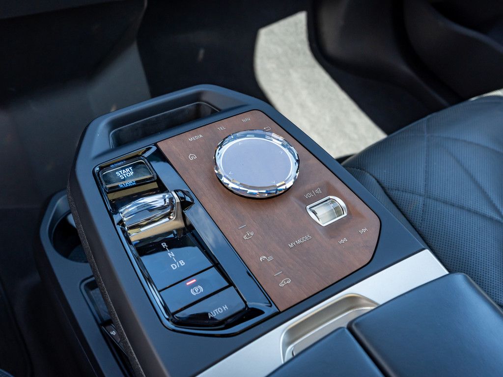 BMW iX M60 PANO AHK HUD 360° LASER LED SITZBELÜFTUNG foto 14