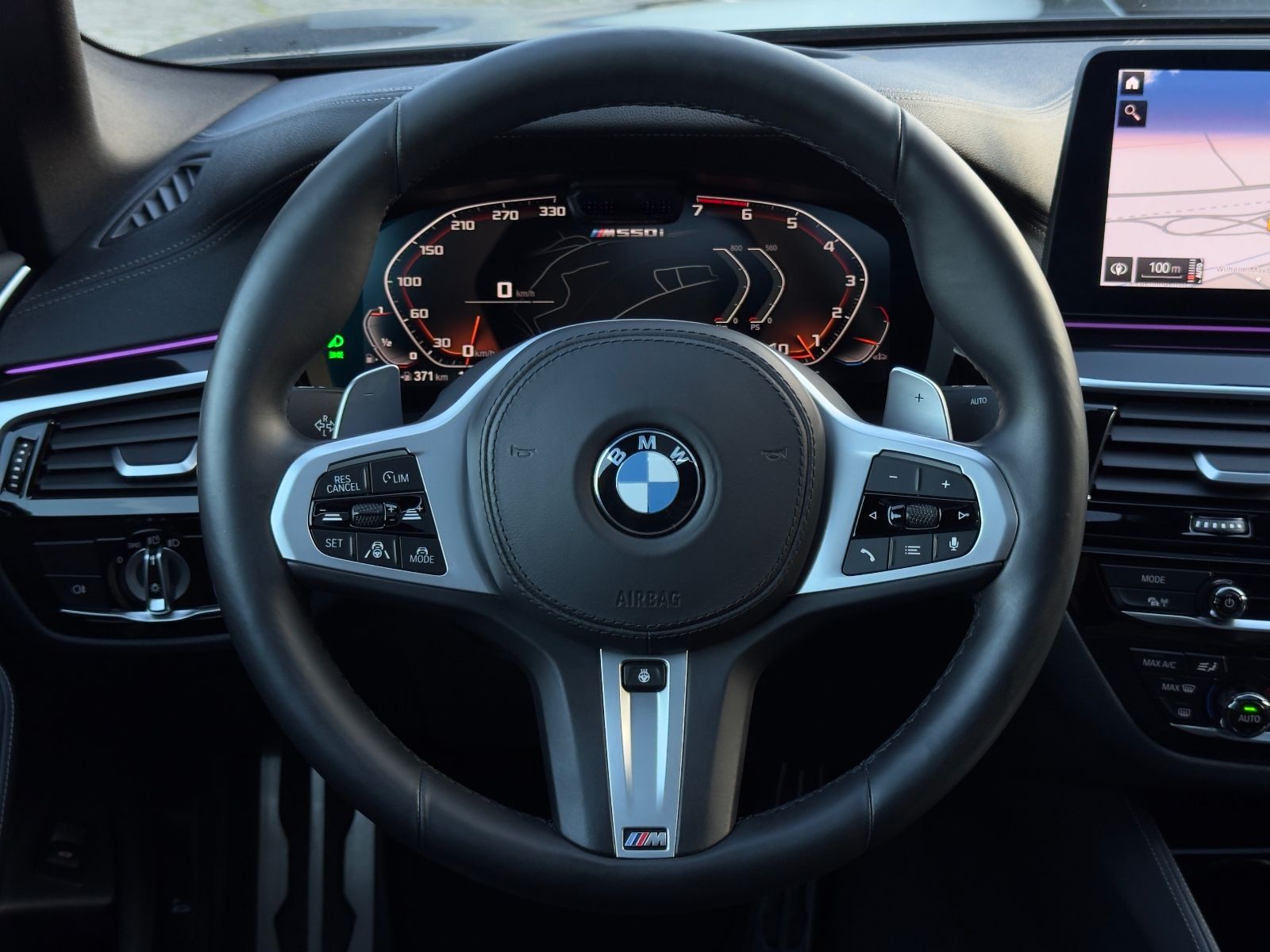 Fahrzeugabbildung BMW M550i xDr H&K 360° HUD Laser ACC SHD StdHz Nappa