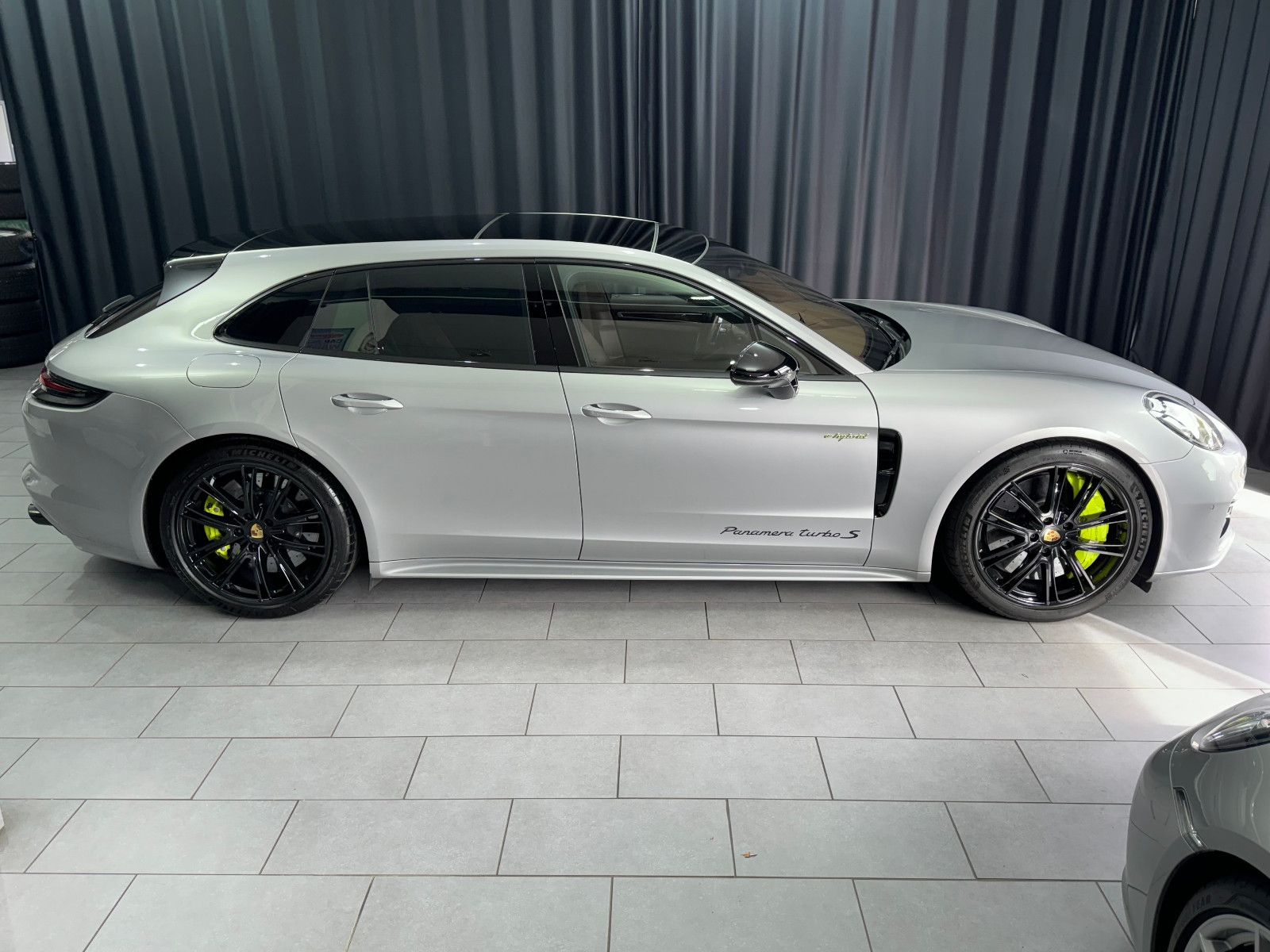 Fahrzeugabbildung Porsche Panamera Sport Turismo Turbo S E-Hybrid*PCCB*ACC