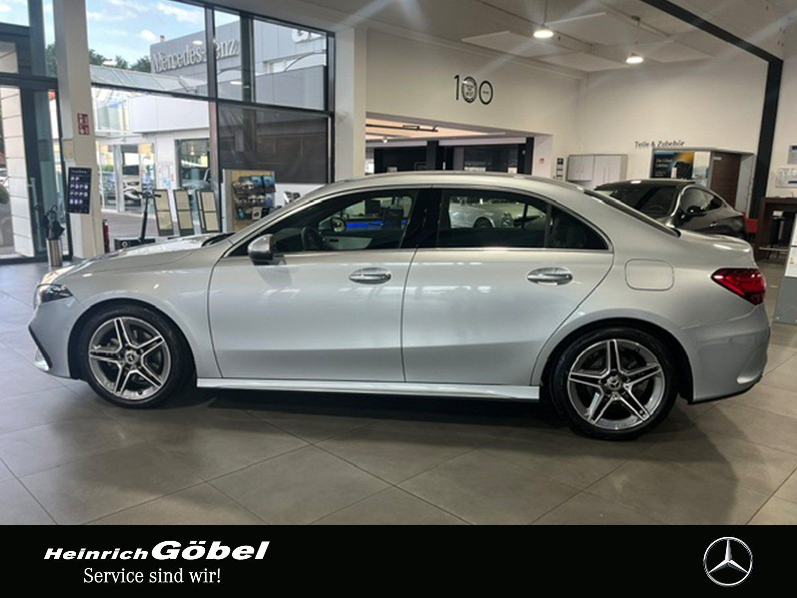 Fahrzeugabbildung Mercedes-Benz A 180 Lim. AMG LINE+WINTERPAKET+KEYLESS+LED+CAM