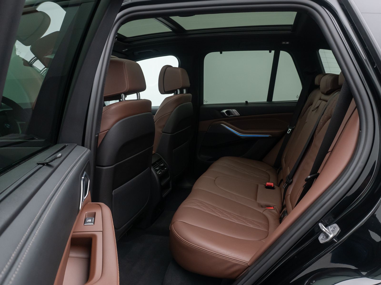 Fahrzeugabbildung BMW X5 xD45e M Sport Individual AHK HiFi DAB Panoram