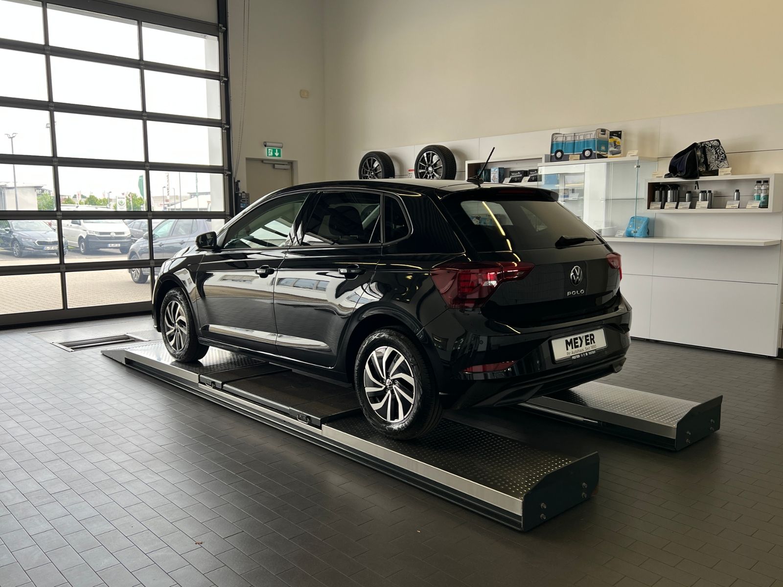 Fahrzeugabbildung Volkswagen Polo Life 1.0 TSI *LED, App Connect, PDC, Kamera