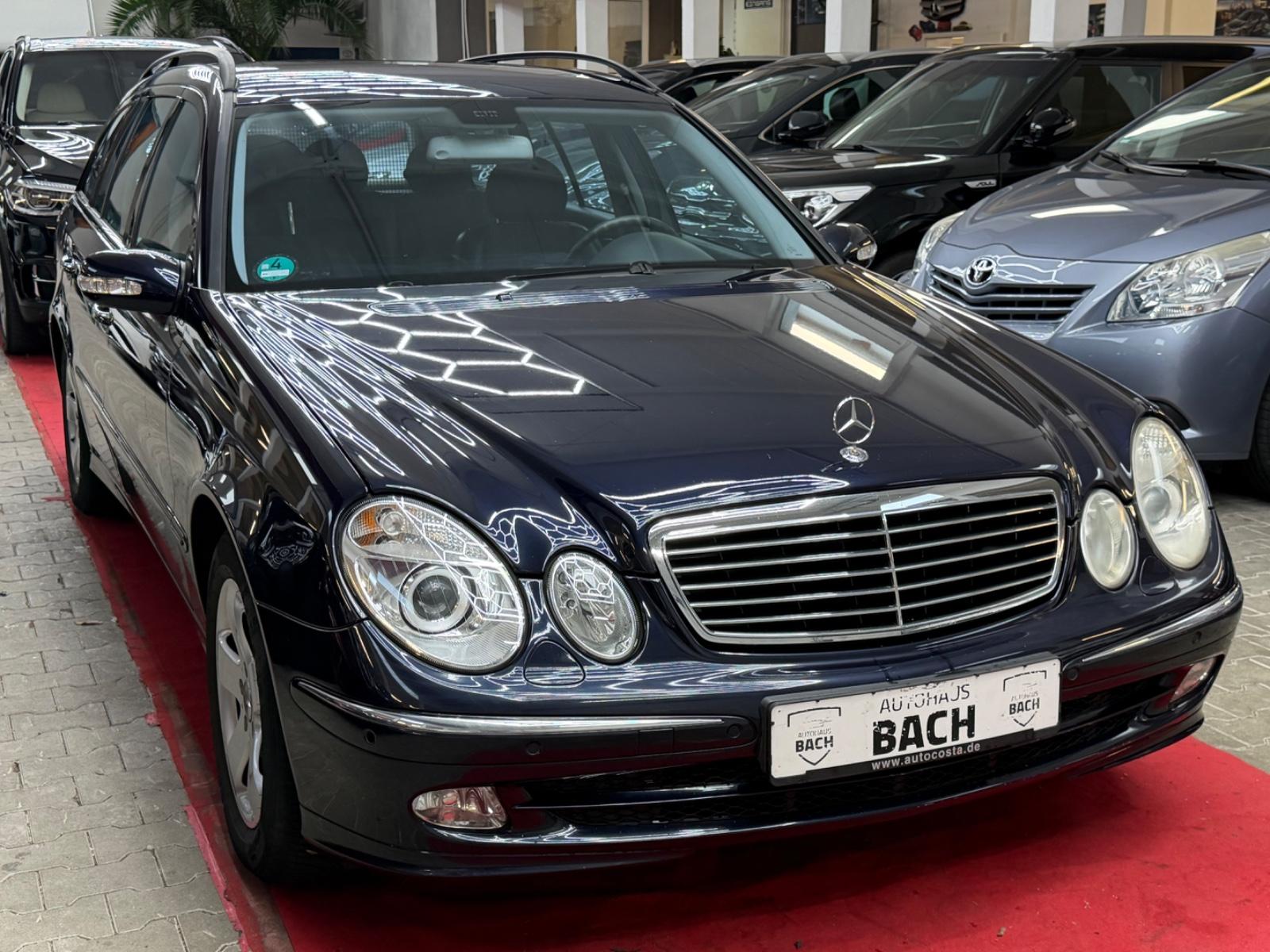 Mercedes-Benz E320 2004 — салон