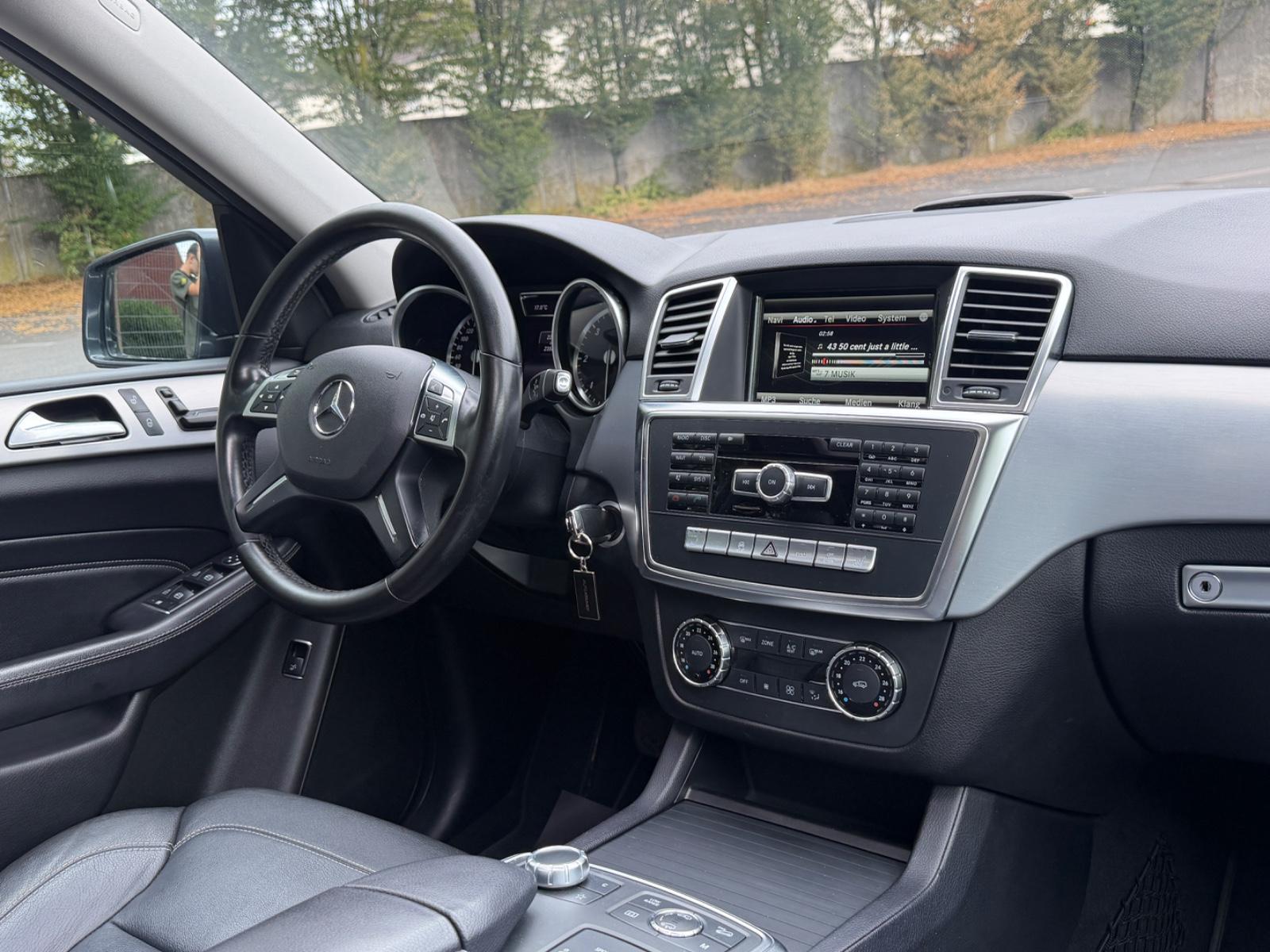 Mercedes-Benz ML 350 CDI BlueTec 4Matic*Panorama*20Zoll*Top*