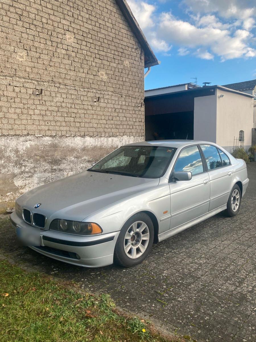 BMW 525