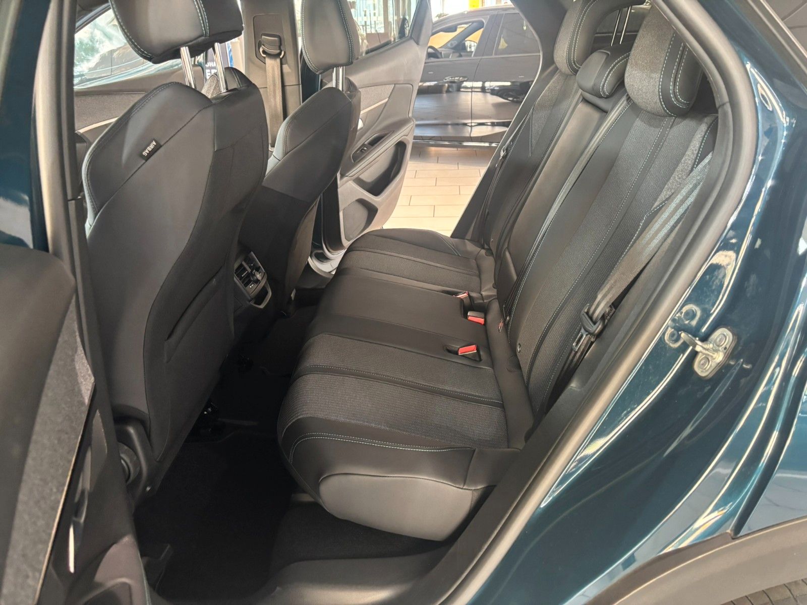 Fahrzeugabbildung Peugeot 3008 1.2T ALLURE PACK NAVI/LED/SPORT/VIRT/PDC