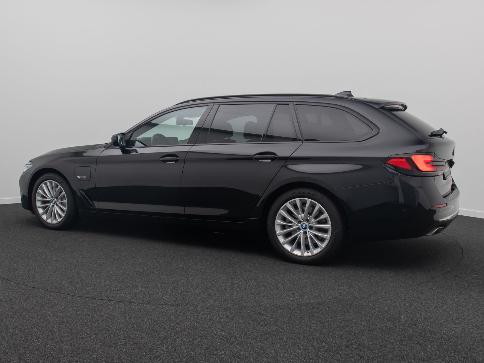 Fahrzeugabbildung BMW 530e Luxury Line HUD H/K DAB Laser Belüftung