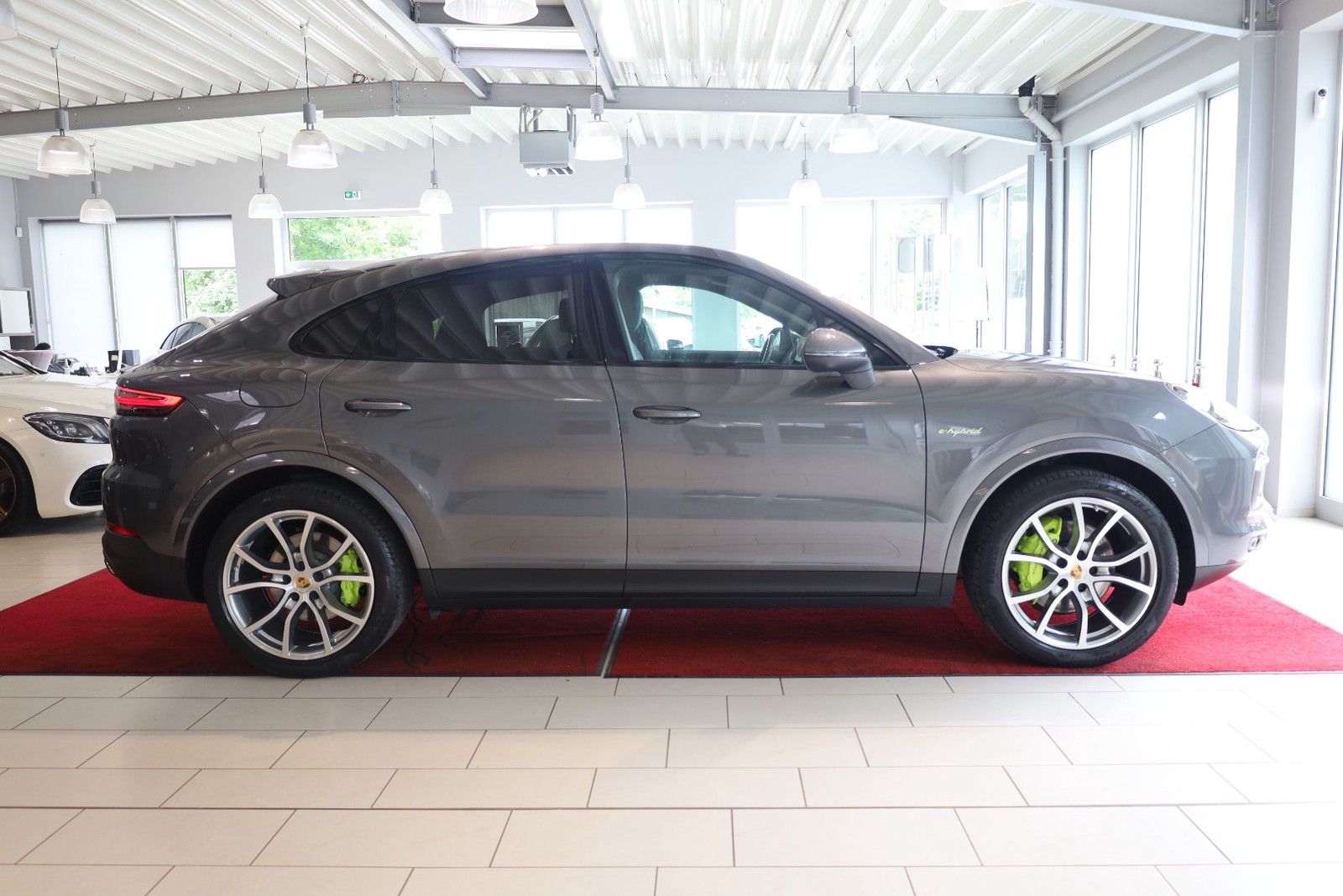 Porsche Cayenne Coupe E-Hybrid Panorama foto 8