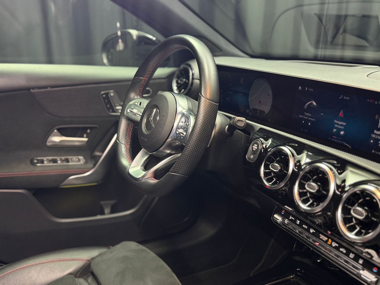 Fahrzeugabbildung Mercedes-Benz A 250 4Matic|AMG-LINE|360°|STDHZG