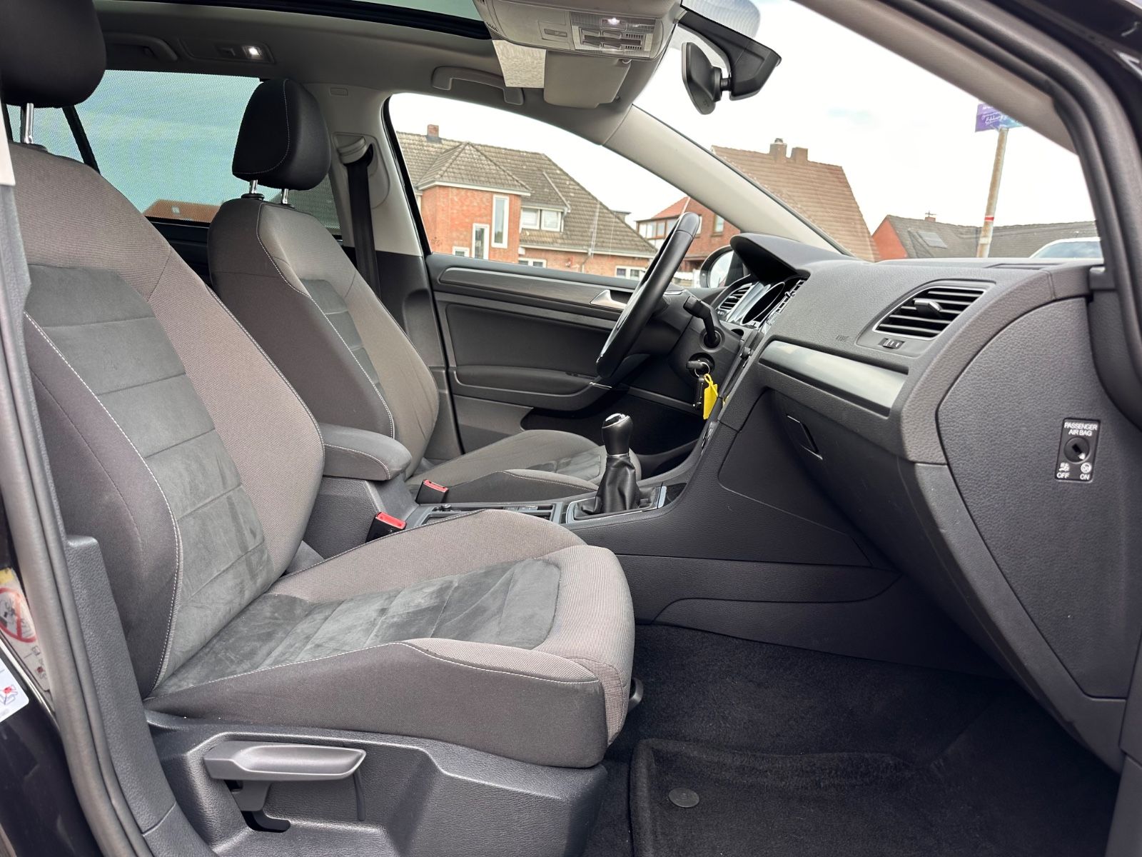 Fahrzeugabbildung Volkswagen Golf 1.5 Comfortline AHK/ACC/Pano/Navi/LED/Kamer