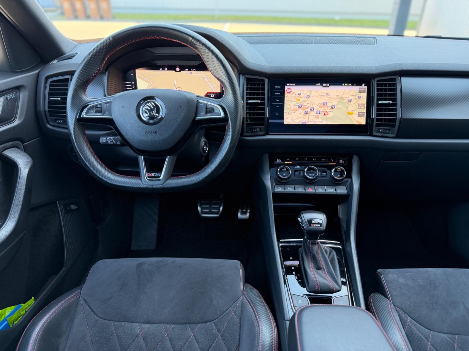 Skoda Kodiaq RS 4x4 7-Sitzer PANO StdHzg. 20 ACC Keyl.