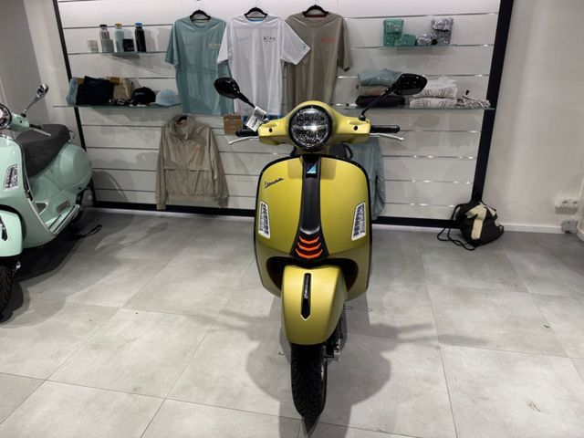 Vespa GTS 310 SUPERSPORT E5+ VERDE